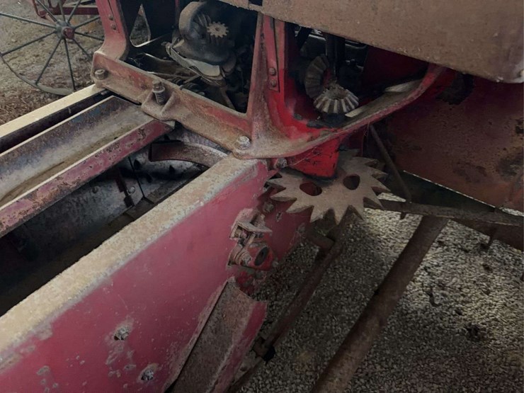mccormick-56-t-square-baler-image-26