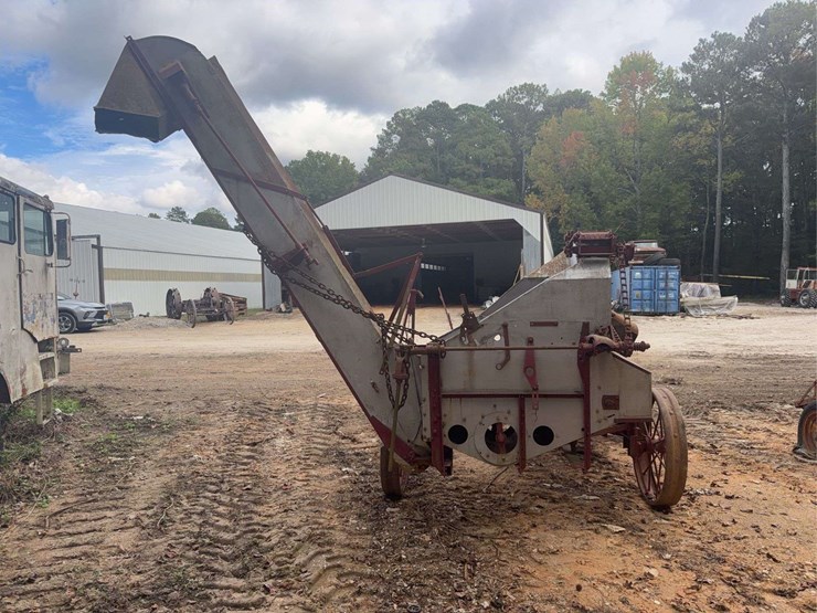 international-one-row-corn-picker-image-3