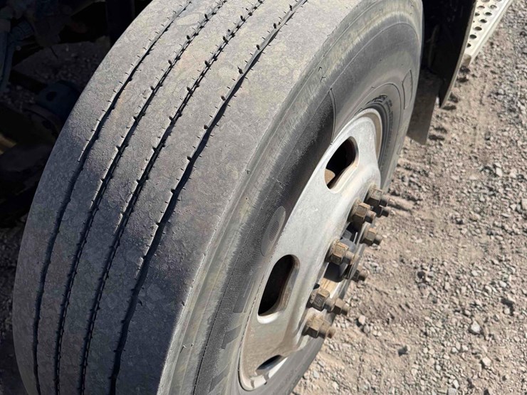 2009-kenworth-t370-tandem-axle-hook-truck-image-9