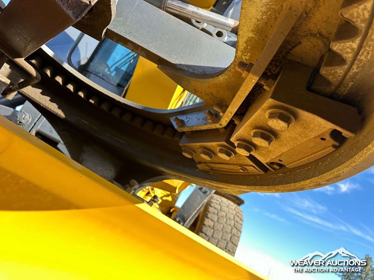 2011-john-deere-772g-awd-motor-grader-image-21
