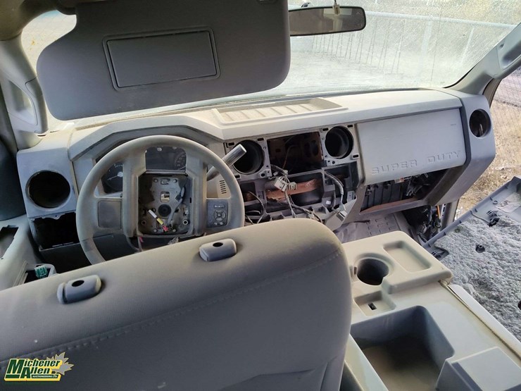 non-operable-2015-ford-f-550-super-duty-s/a-cab-&-chassis-image-19