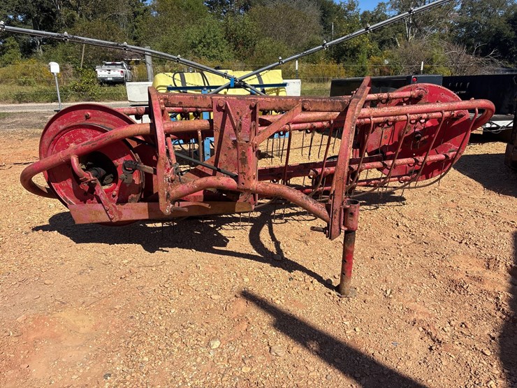 #9019-•-massey-ferguson-rolabar-hay-rake-image-1