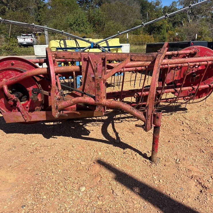 #9019 • Massey Ferguson Rolabar Hay Rake