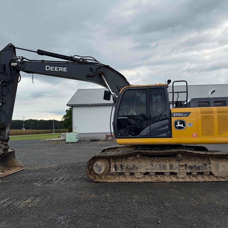 2022 Deere 210G LC Excavator *Unit is Located in Delmar Delaware*