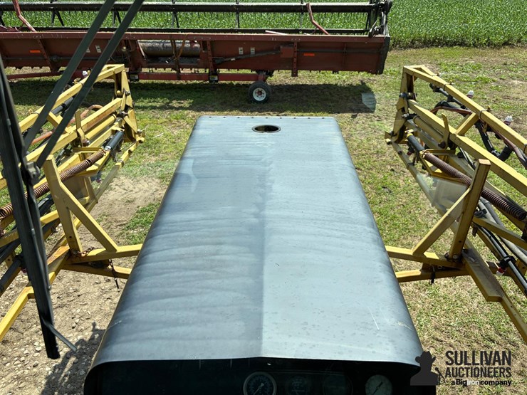 ag-chem-rogator-554-self-propelled-sprayer-image-19