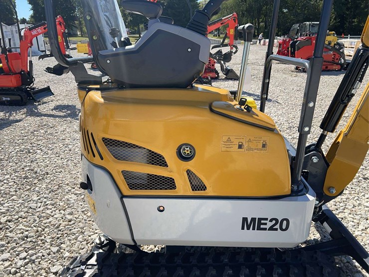 me20-mini-excavator-image-10