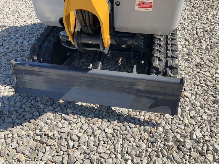 me20-mini-excavator-image-7