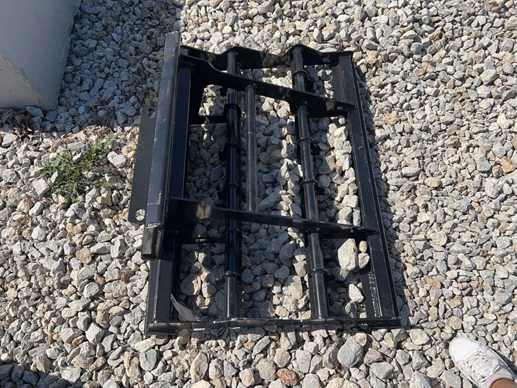 black-mini-skid-steer-land-leveler-attachment-frame-image-2