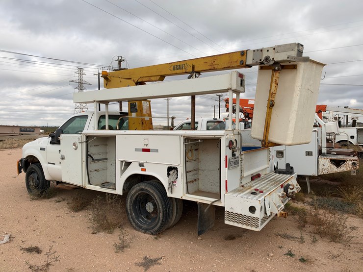 1999-ford-f-450-super-duty-bucket-truck-image-2