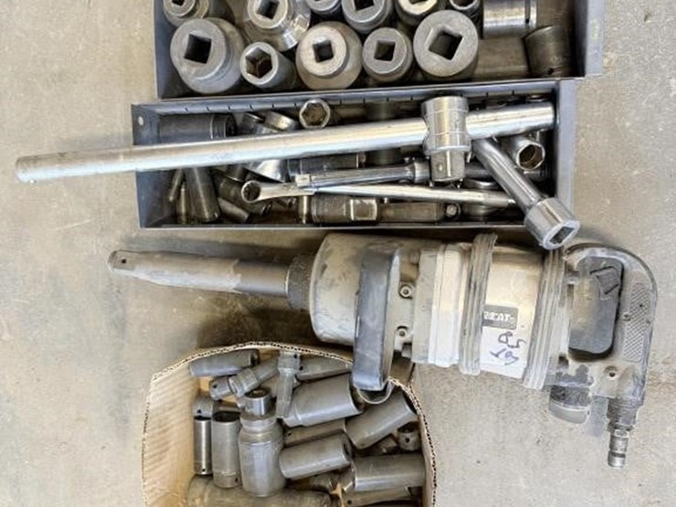 aircat-1"-impact-gun-&-assorted-sockets-image-1
