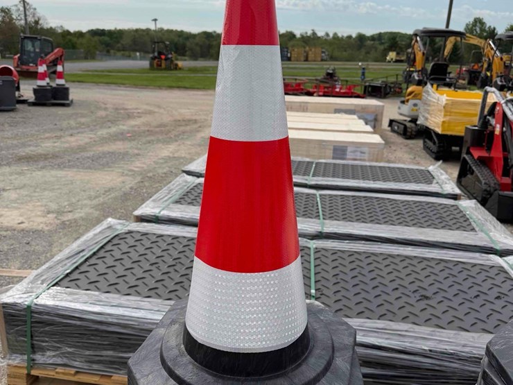 (25)-unused-traffic-cones-image-2
