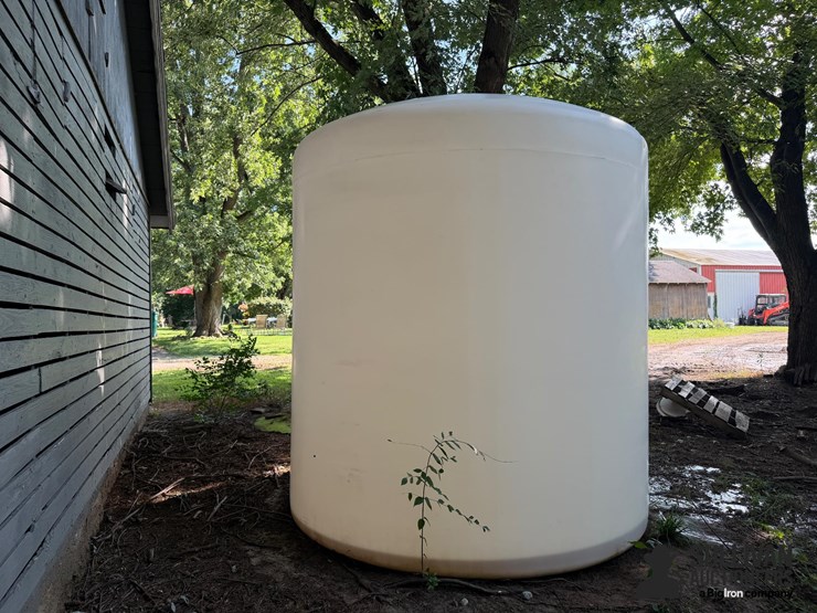 2,500-gal-poly-tank-image-6