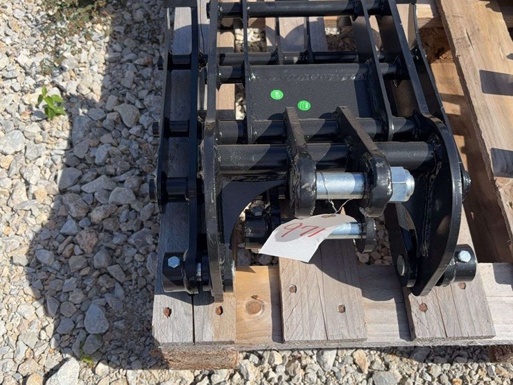 mini-excavator-grapple-attachment-image-3