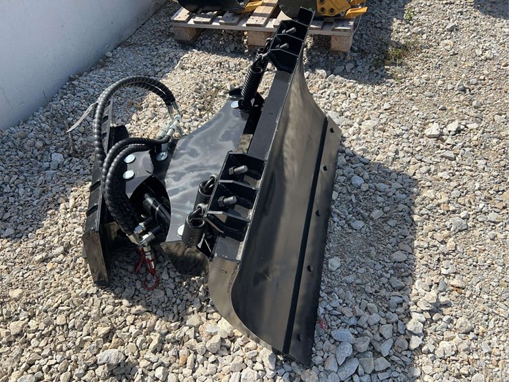 hydraulic-mini-skid-steer-dozer-blade-attachment-image-2