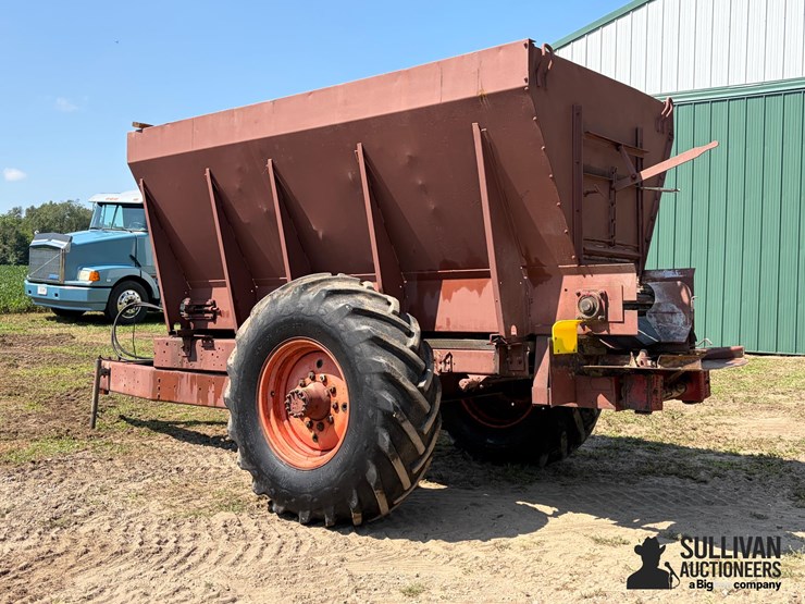 highway-equipment-company-l-70-11-8-ton-lime-spreader-image-7