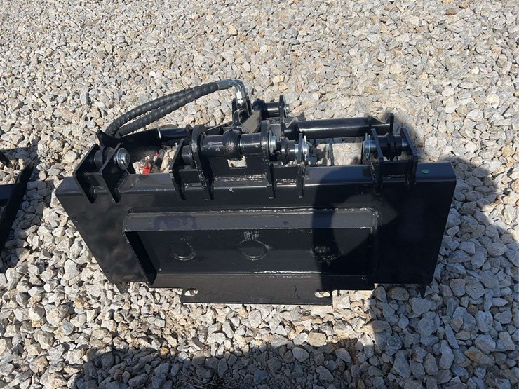 mini-skid-steer-black-hydraulic-root-grapple-attachment-image-3