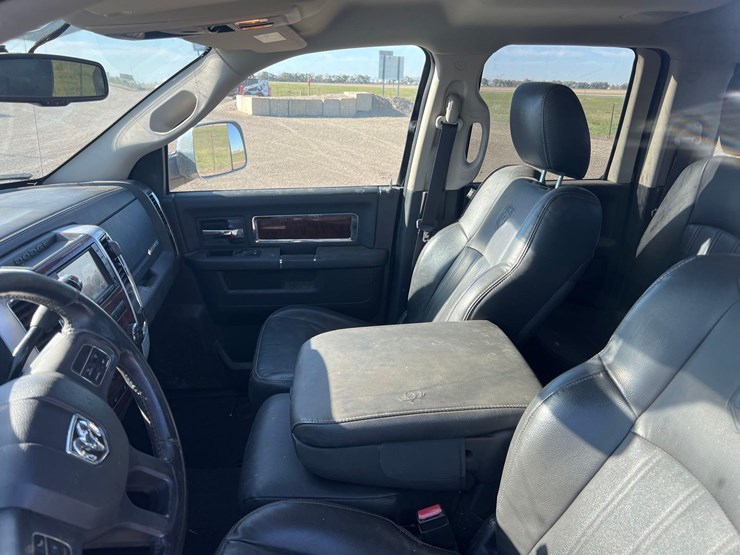 2012-dodge-ram-1500-laramie-pickup-image-15