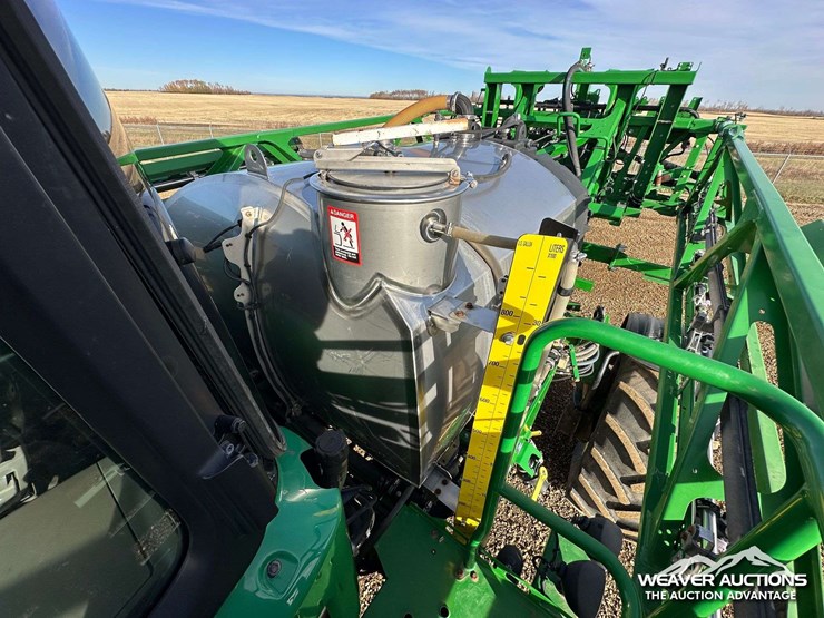 2014-john-deere-r4030-4x4-high-clearance-self-propelled-sprayer-image-28