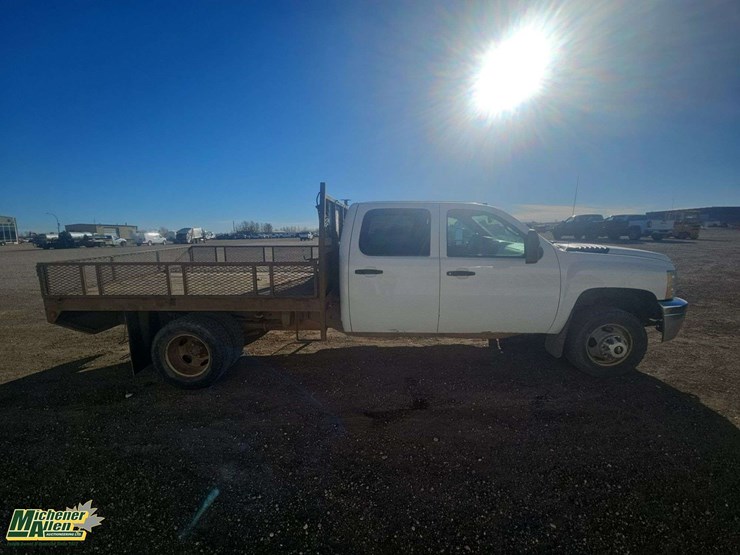 2013-chevrolet-silverado-3500hd-4x4-s/a-deck-truck-image-7