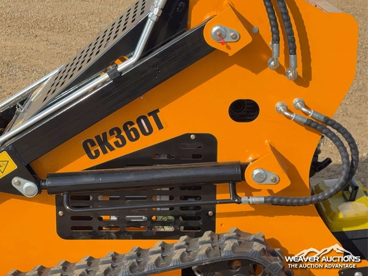 2026-captok-skid-steer-loader-image-11