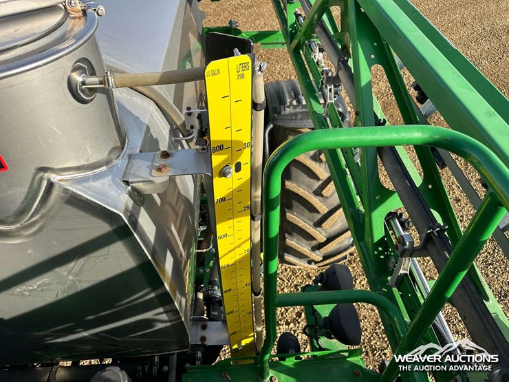 2014-john-deere-r4030-4x4-high-clearance-self-propelled-sprayer-image-29
