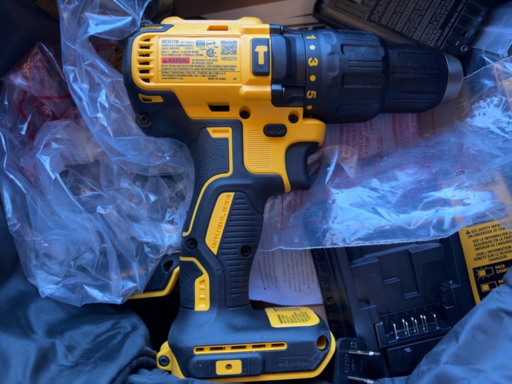 #21-•-dewalt-impact-driver-and-drill-with-batteries-and-charger-image-5