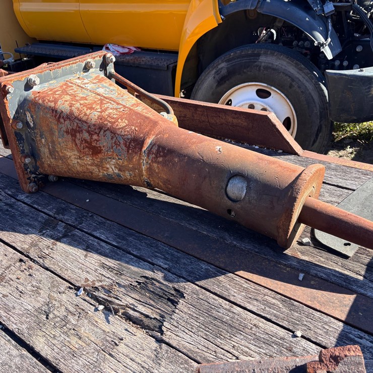 #11 • Hydraulic Breaker Attachment with Pointed Chisel Bit