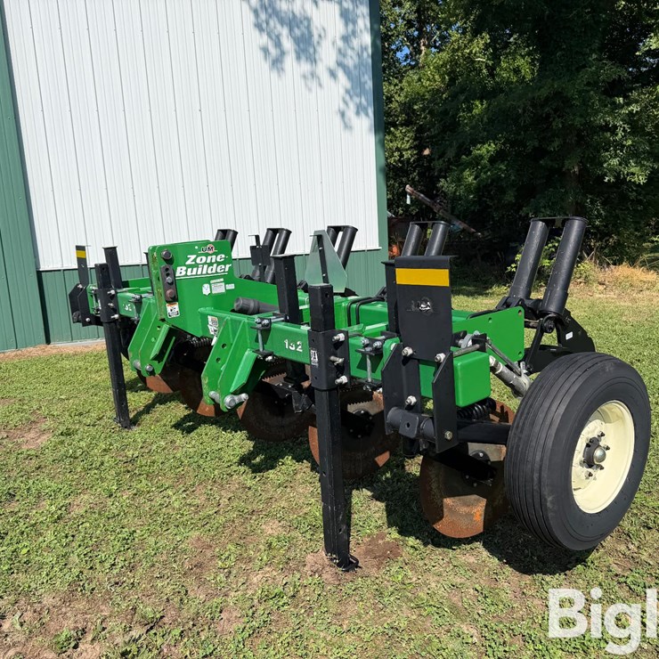 Unverferth Zone Builder 132 Subsoiler