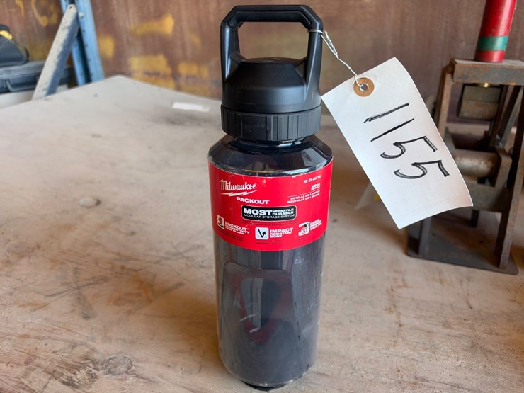 #1155-•-milwaukee-packout-48oz-bottle-image-1