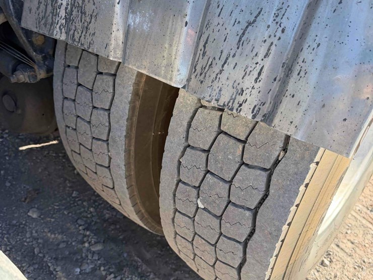 2009-kenworth-t370-tandem-axle-hook-truck-image-12