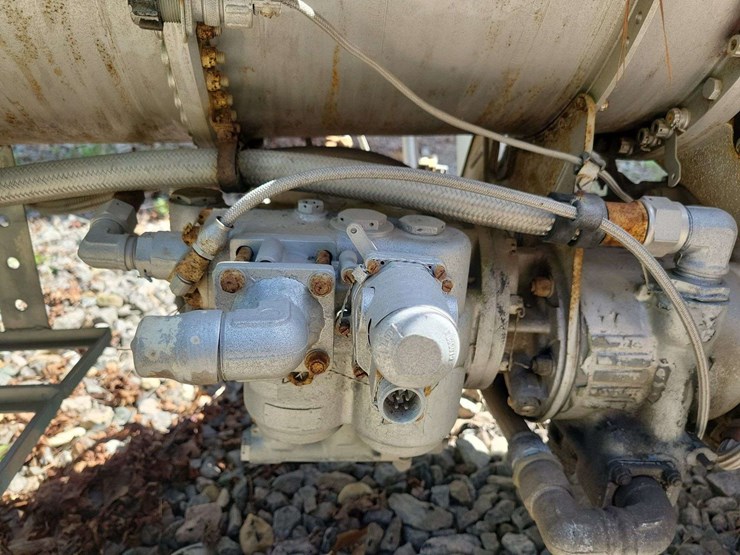 jet-engine-pulling-tractor-image-29