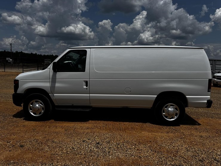 #265-•-2012-ford-econoline-van-image-2