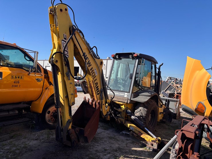 #18-•-new-holland-b110c-backhoe-loader-image-4
