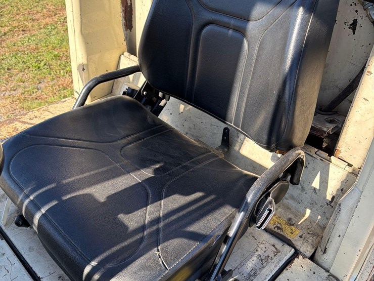 nissan-80-propane-forklift-image-13
