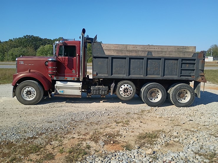 #27067-•-1984-kenworth-w900-tri-axle-dump-truck-image-3