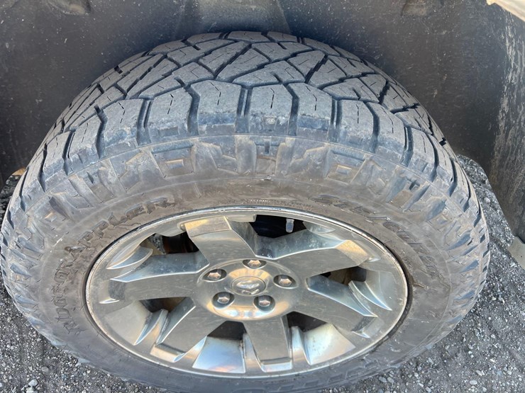 2012-dodge-ram-1500-laramie-pickup-image-9