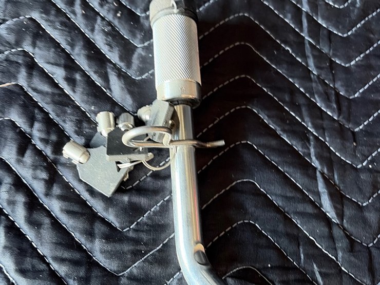 #77-•-receiver-hitch,-lock-pins,-brake-light-and-wiring-adapter-image-2