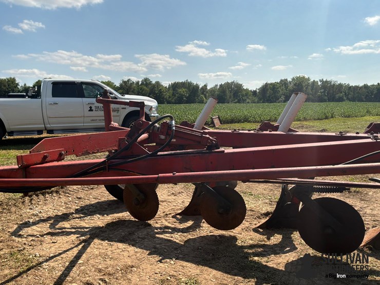 international-720-6-bottom-plow-image-12