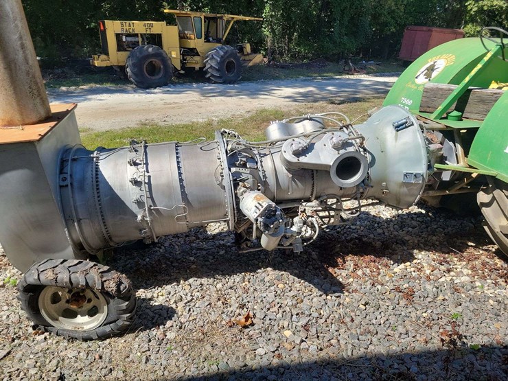 jet-engine-pulling-tractor-image-4
