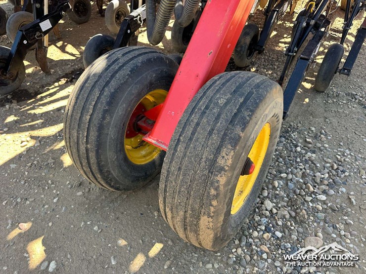 2011-bourgault-3310-55-55-ft.-seeder-image-39