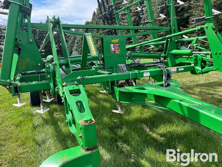 2011-john-deere-2210-31'5"-field-cultivator-image-12