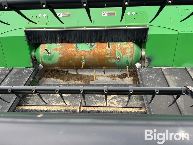 2013-john-deere-635fd-35'-flex-draper-image-13
