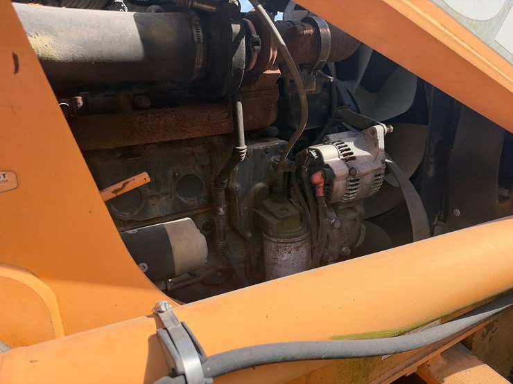 #90-•-2010-case-590sm-backhoe-image-4