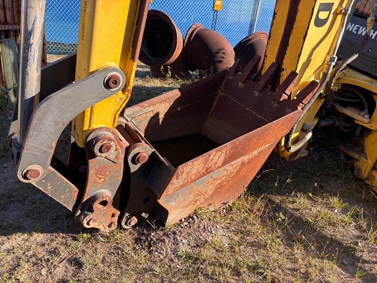 #2-•-new-holland-b110c-backhoe-loader-image-5