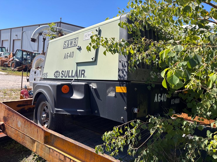 #32-•-sullair-185-towable-185-cfm-air-compressor-image-2