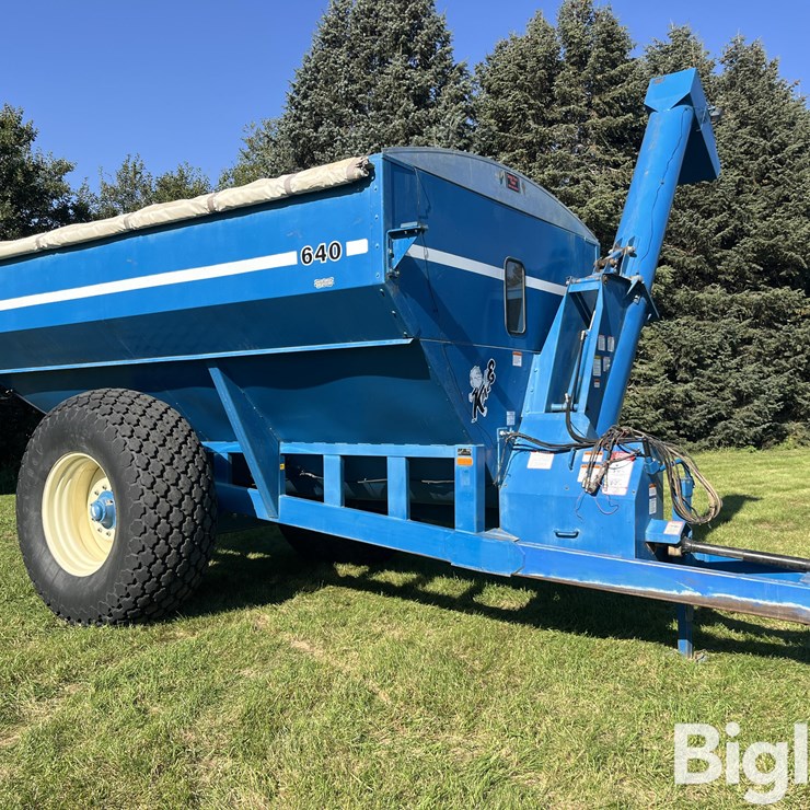Kinze AW 640 Grain Cart