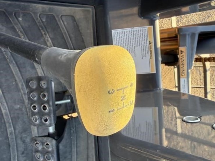 2019-case-588h-rough-terrain-forklift-image-13