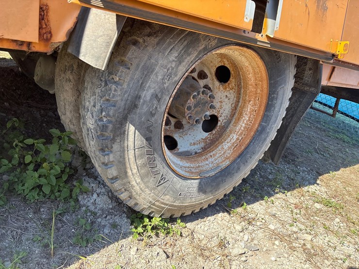 #22-•-2010-ford-f-750-image-9