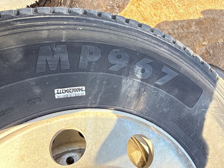 #6980-•-(4)-commercial-truck-tires-with-10-bolt-aluminum-rims-image-8