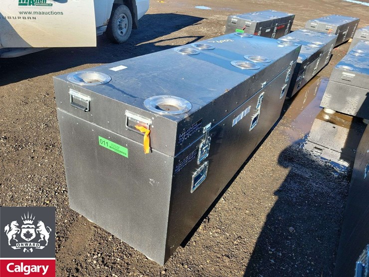 metal-locking-case-94"x28"x33-vinyl-walls,-roof-wiring-harness-image-9